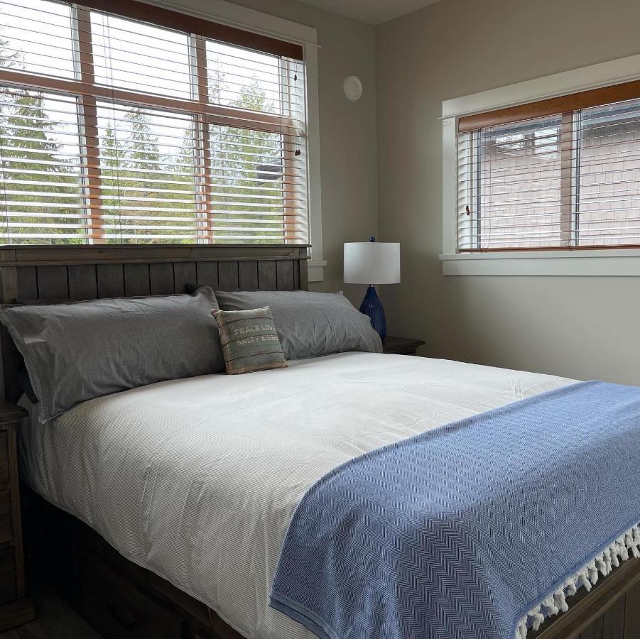 Port Renfrew Oceanfront Retreat Villa ภายนอก รูปภาพ