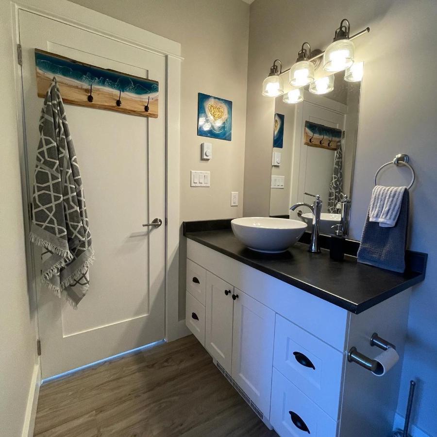 Port Renfrew Oceanfront Retreat Villa ภายนอก รูปภาพ